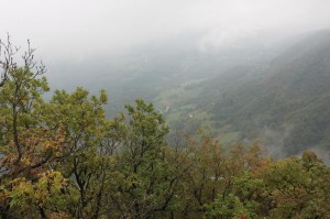 Magličasti pogled sa vrha