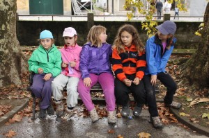 Cure se odmaraju na klupi u Samoboru